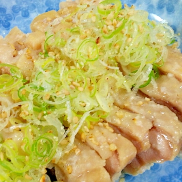 塩麹で肉汁あふれる蒸し鶏